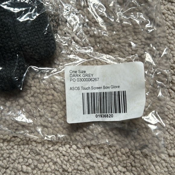 ASOS Touch Screen Gloves with Bow Detail - Picture 3 of 4